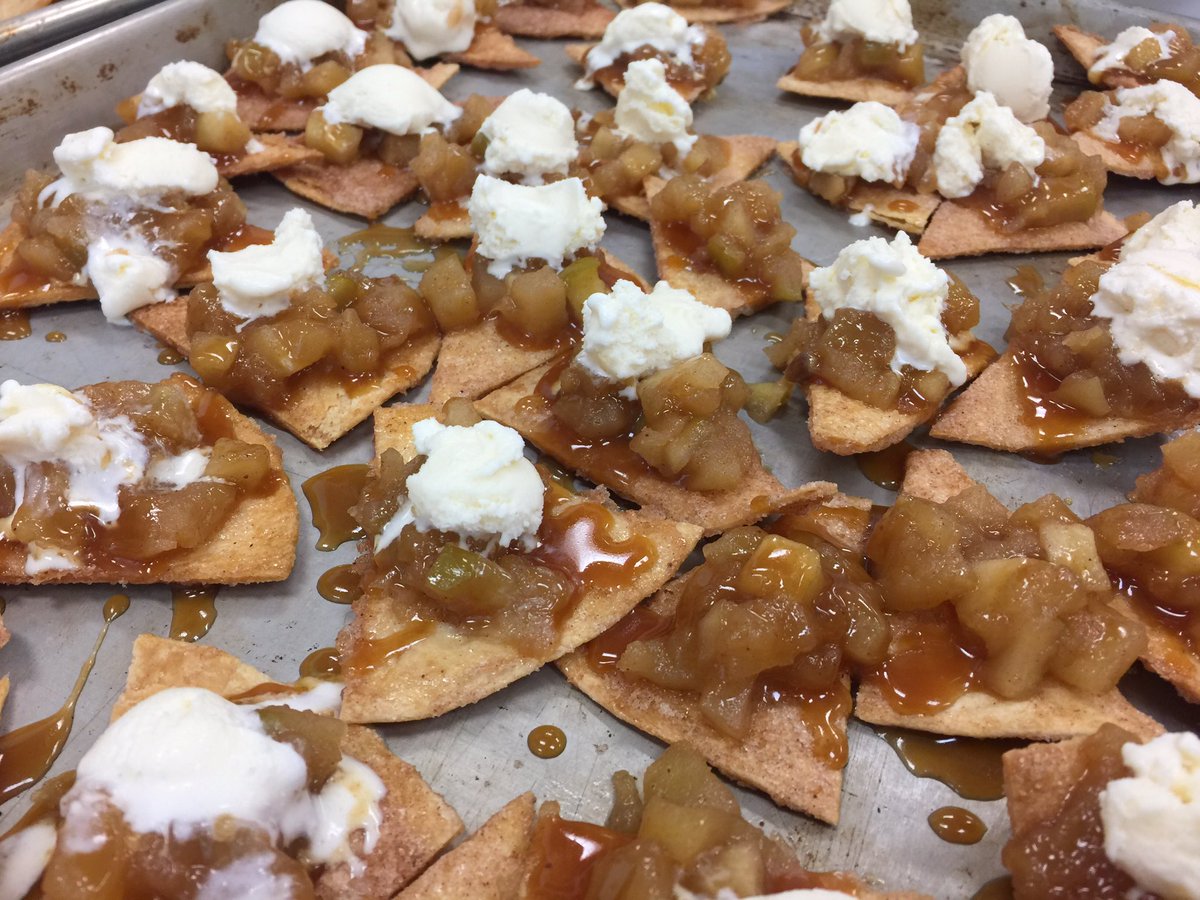 YHSFCS's tweet photo. Check out these tasty creations from Food &amp; Rest. Management #NachoFest2016 #YHSFCS https://t.co/TdQfKMa89w