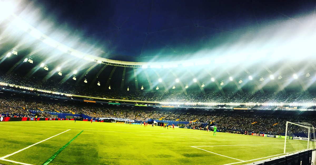 RDSca's tweet photo. 61 004 personnes au Stade, ça donne ceci. #IMFC https://t.co/as9v4LM8k1