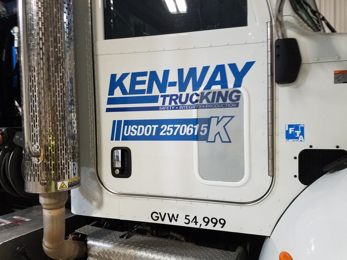ScottGrady17's tweet photo. #vinylgraphics #trucklettering   recent job turned out awesome https://t.co/Mj4Fsyg16A