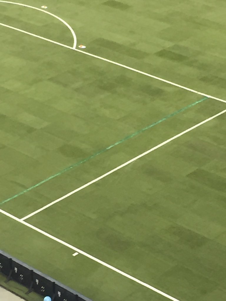 Jhconcept's tweet photo. This only happens in #mls soccer #montrealImpact vs #torontoFc lol https://t.co/MOgMRX1KVw