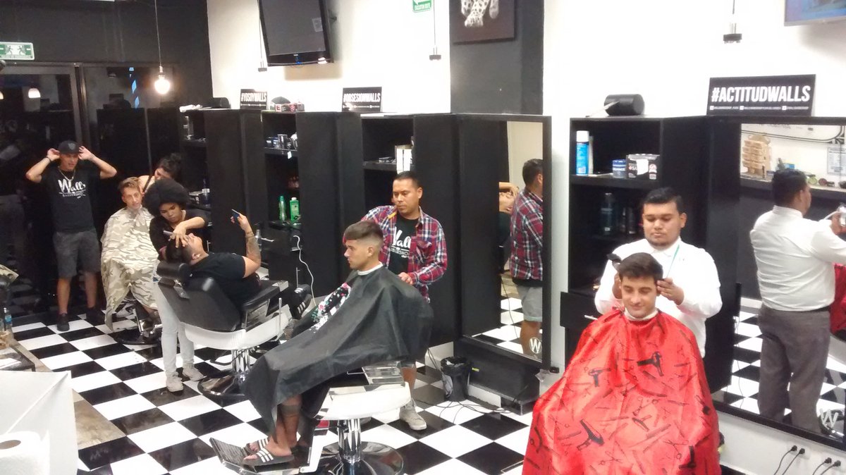 WallsPlaya's tweet photo. Seguimos consintiendo a nuestros clientes.. la mejor barbería de México.. @OlvrsLuis @WallsBarbershop @AlexLunaLopez https://t.co/bBX6YZj6nL