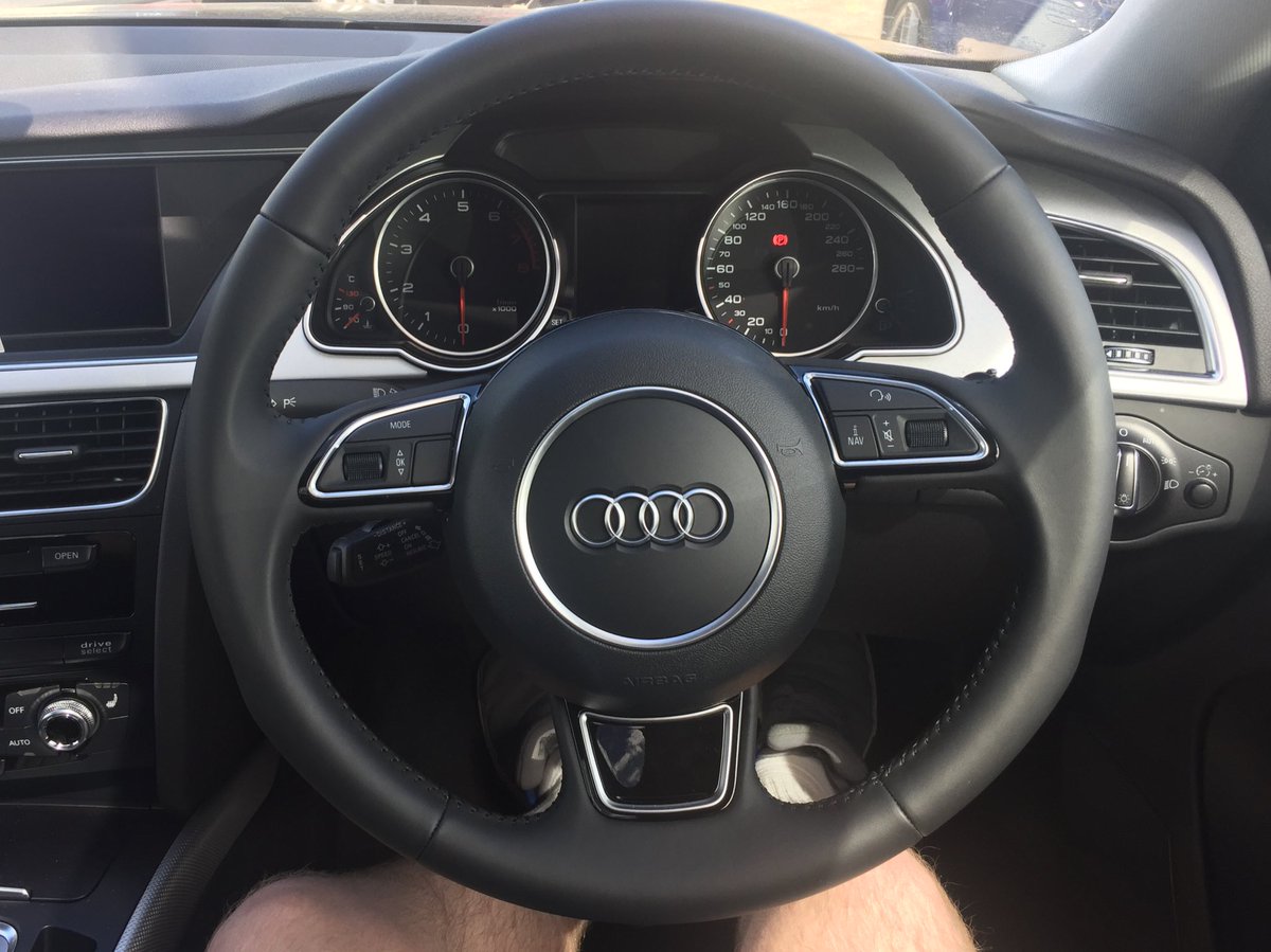 MarkSimmonds_'s tweet image. Is this perfection or what!? Being stuck in traffic would actually be quite alright #AudiA5 #Nova #tunes #peakhour #melbourne