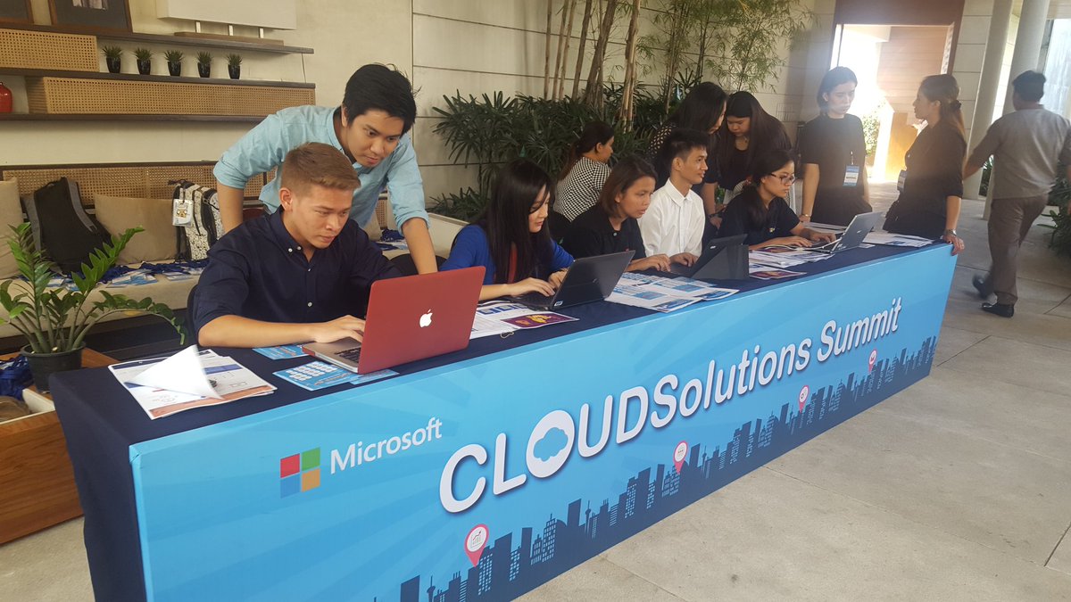 nur_beefcubes's tweet photo. Cloud Summit 2016 ☁☁☁ #AmazingMicrosoft #MSP insert GG impromptu hosting huhu https://t.co/mHhH2KxCJj