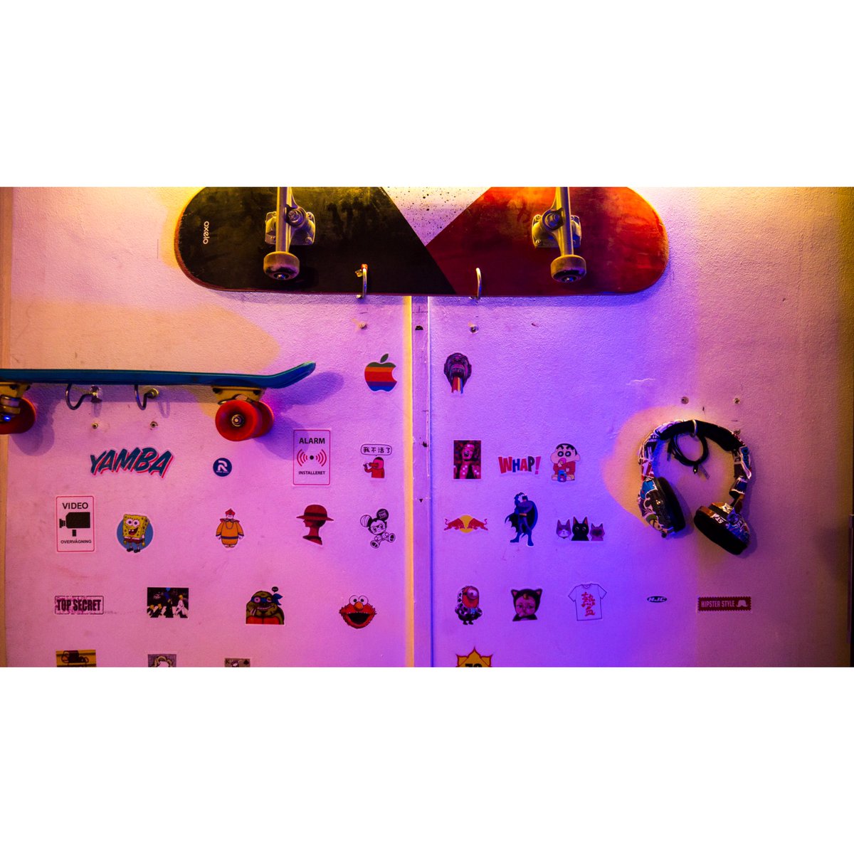 Akash_Dingare's tweet image. The Wall. #skateboard #pennyboard #stickerwall #headphones #harambe