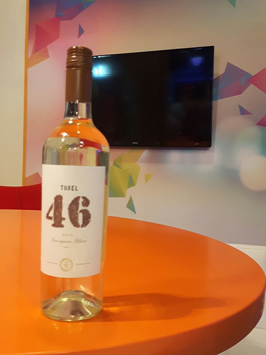 Sieteymedio_Ok's tweet photo. Twitteá #SieteYMedio , contanos a que artista recordas en el #DiadelaMusica y participá por este exquisito #Tonel46 https://t.co/Qb9xMfLOgd