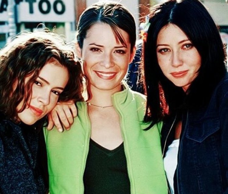 Charmed_Reunion's tweet photo. Iconic Season 2 #Charmed https://t.co/PIIbSVdMui