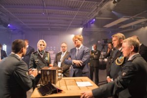 CargoProbe's tweet photo. #Koning krijgt @babbler_io demonstratie tijdens werkbezoek aan #douane #Schiphol bij opening Joint Inspection Center https://t.co/OUNPwbf9UB https://t.co/rCQsyCLomP