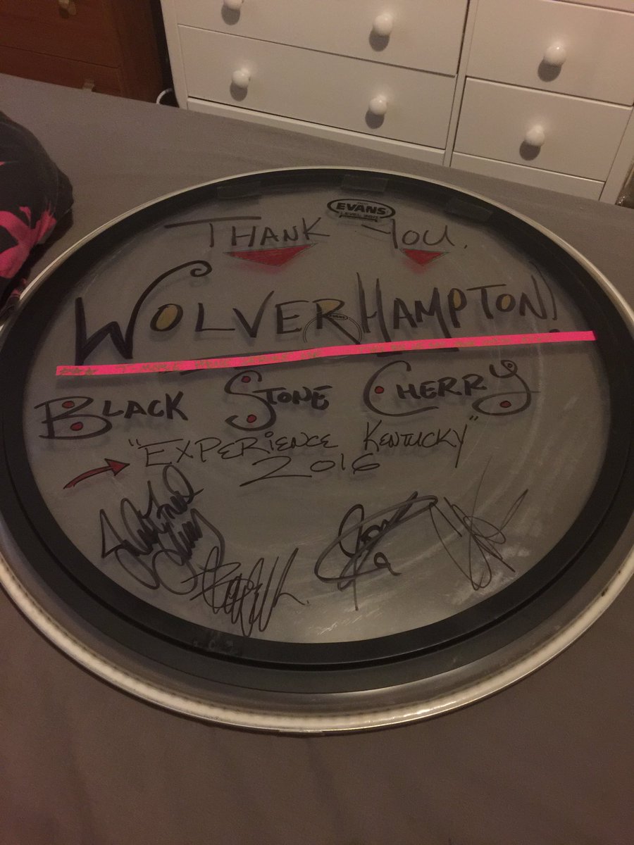 AwkwardTiara's tweet image. Loved my first @BlkStoneCherry concert!!!! Stoked to have gotten my hands on this beaut!!! You guys rock! 🤘🏻❤️🤘🏻❤️