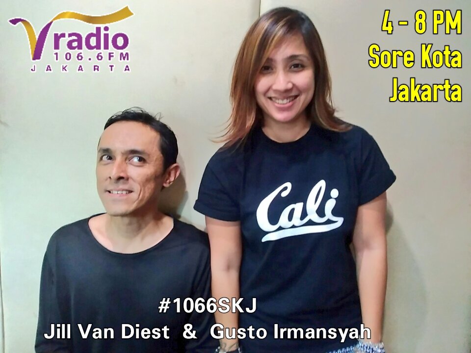 Saatnya penyiar mantan model era 90an menemani sore Anda! ada @jillski69 &amp; <a href="/agutt/">Gusto Irmansyah</a> di SKJ [Sore Kota Jakarta] #1066SKJ