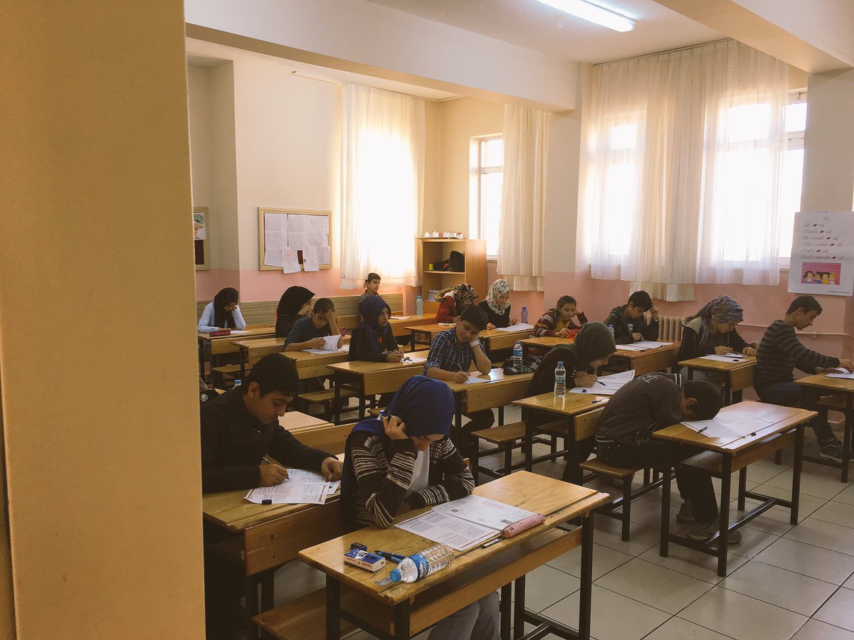 cihataybek's tweet photo. TEOG Sınavı 1.gün oturumunu sorunsuz kapadık; emeği geçen mesai arkadaşlarıma, öğrenci velilerime ve öğrencilerime teşekkürler... #TEOG2016 https://t.co/ZSPyKzgKQR