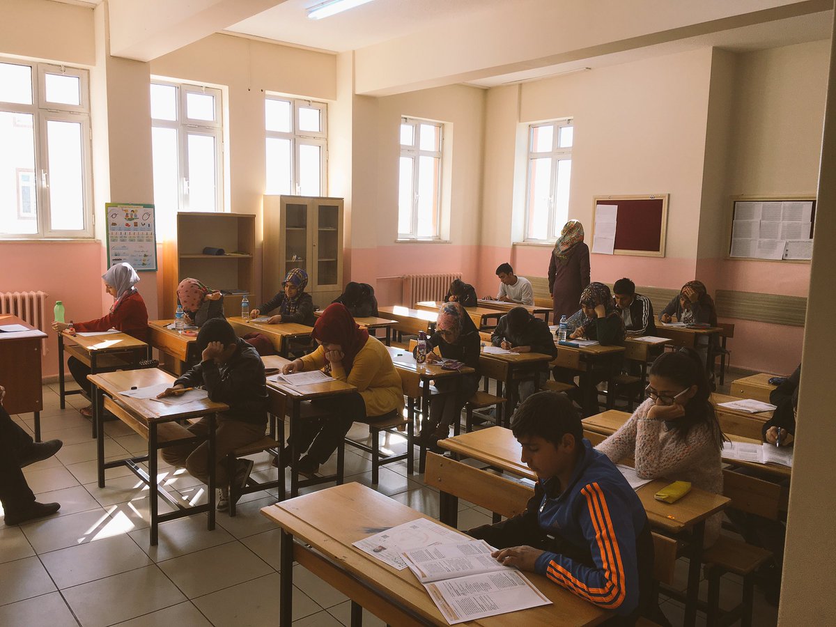 cihataybek's tweet photo. TEOG Sınavı 1.gün oturumunu sorunsuz kapadık; emeği geçen mesai arkadaşlarıma, öğrenci velilerime ve öğrencilerime teşekkürler... #TEOG2016 https://t.co/ZSPyKzgKQR