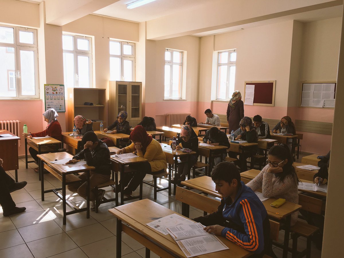 cihataybek's tweet photo. TEOG Sınavı 1.gün oturumunu sorunsuz kapadık; emeği geçen mesai arkadaşlarıma, öğrenci velilerime ve öğrencilerime teşekkürler... #TEOG2016 https://t.co/ZSPyKzgKQR