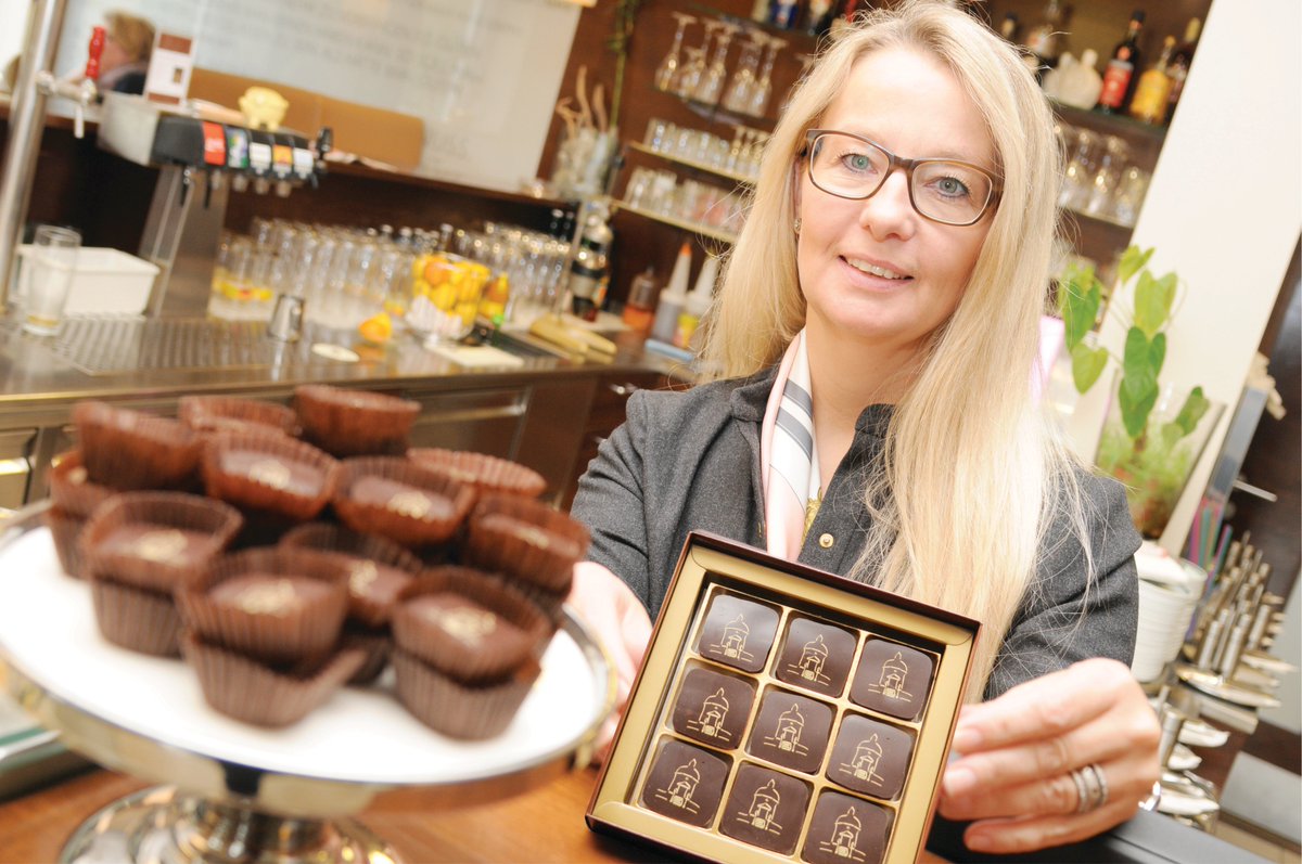 #StilleNacht mit Ecken und Kanten: Karin Gruber im #Chefinnengespräch über den Schatz, den Oberndorf nicht hebt bit.ly/2gjo7rP