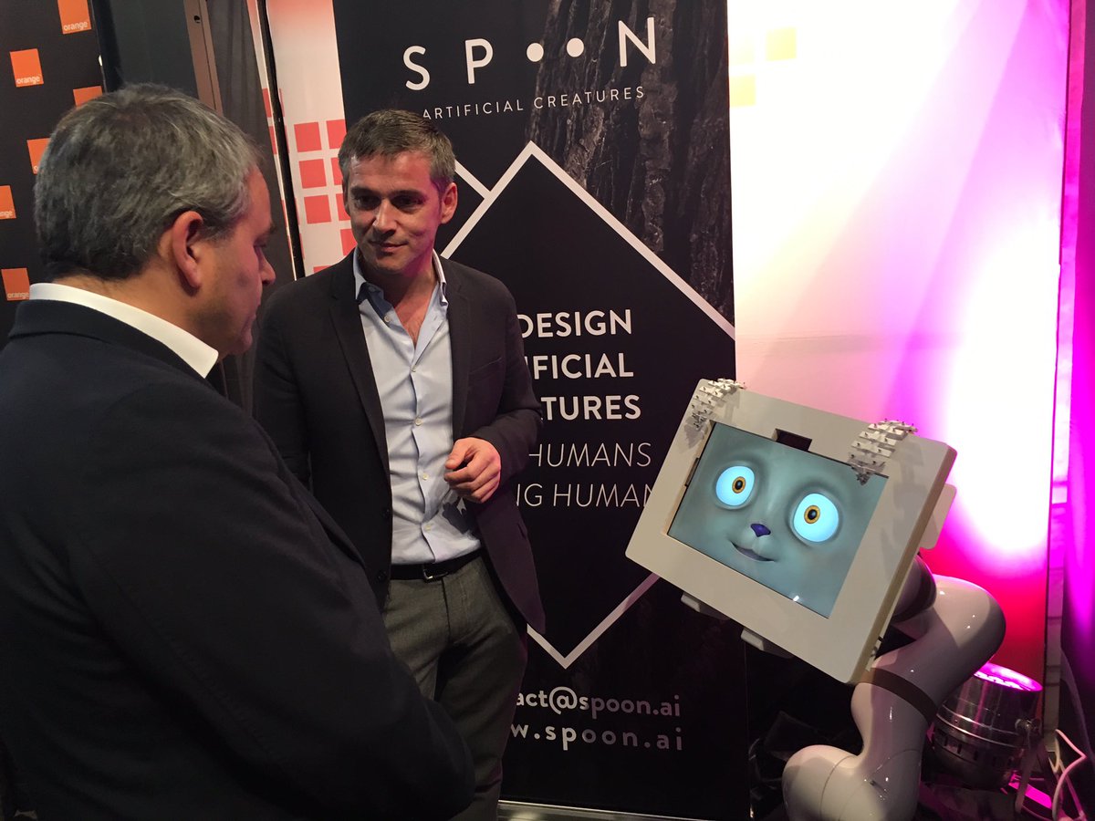 xavierbertrand's tweet photo. Salon @robonumerique @a_saint_quentin : l'#innovation au service des entreprises et du quotidien. Un secteur pourvoyeur d'emplois. #RBNQ2016 https://t.co/JpcAdS54SZ