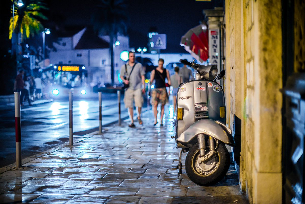 tour_split's tweet photo. End of November is near, but it still feels like summer.
#vespa #street #citylife #night #architecture #Dubrovnik #TourSplit #VisitCroatia https://t.co/zkRI4E88oZ
