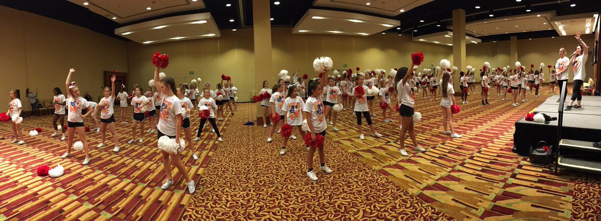 harrysgrpejuice's tweet photo. @UCAJess ROCKS !!! β€οΈπ #varsityhouston https://t.co/KreLIRYKxs