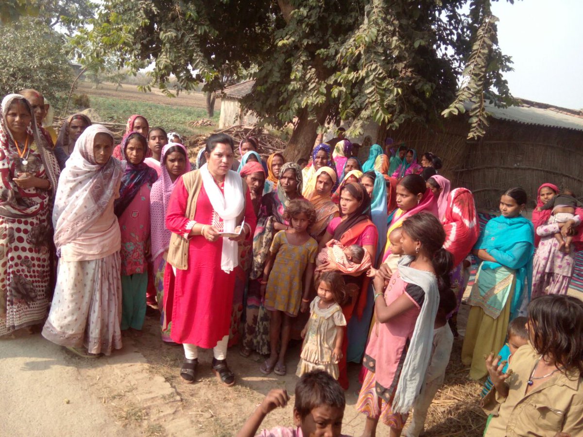 sarojsonkarbjp's tweet photo. 20  नवम्बर को महमंत्री अनुपमा ने महिला समेलन बैठक में भाग लिया और महिलाओं को योजना के बारे में जानकारी दी|
#Bjp #Saroj #Sonkar https://t.co/QcNfJTgkAW
