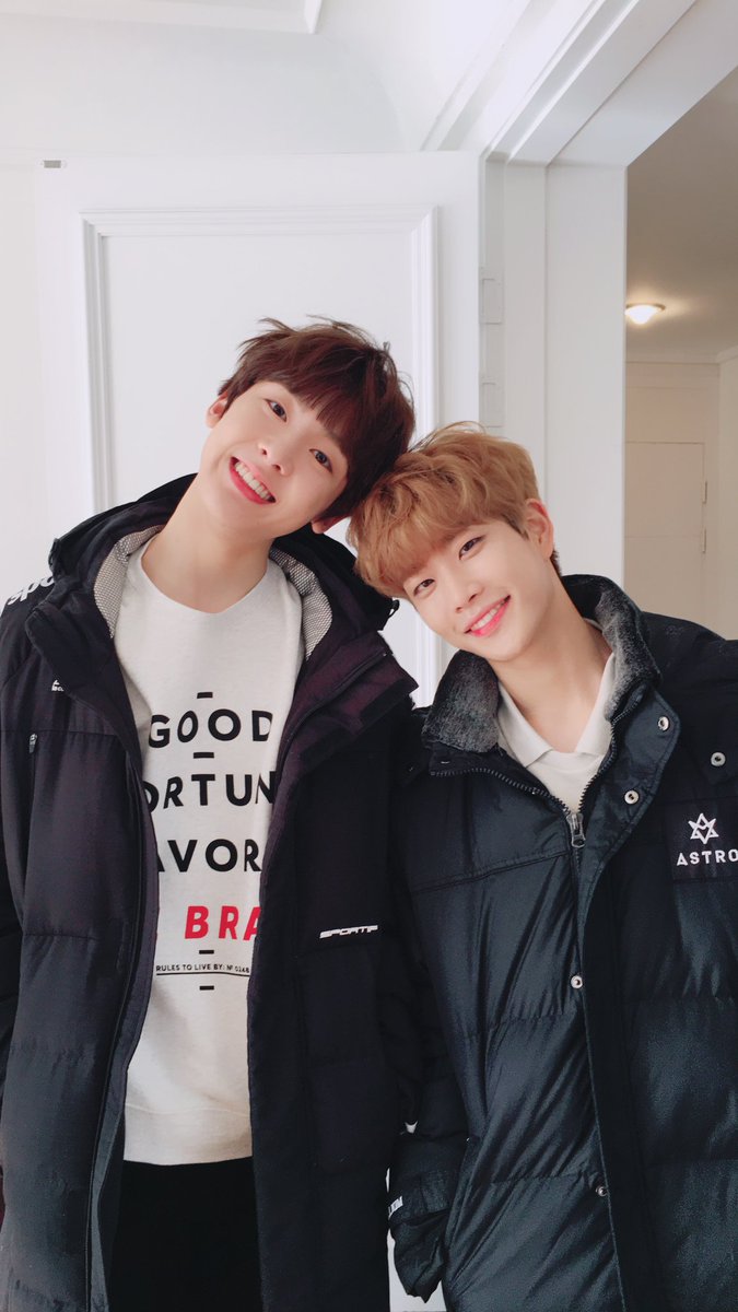 offclASTRO's tweet photo. 뭐하는 중이게요?
글쓴이 귀염둥이 사랑둥이 4컷요정 산하♡
#메이크스타 #아스트로 #고백 #아로하 #맞춰봐요 https://t.co/v09E0as06Q