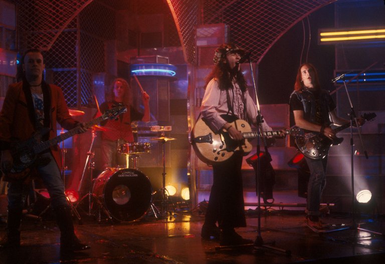 Chris <a href="/DagnanC/">Nancie Dagg</a> is our #5Before6 DJ all this week #NP <a href="/thewonder_stuff/">The Wonder Stuff</a> 'Sing the Absurd/Something For Sammy'. "We can all have sing-a-long"