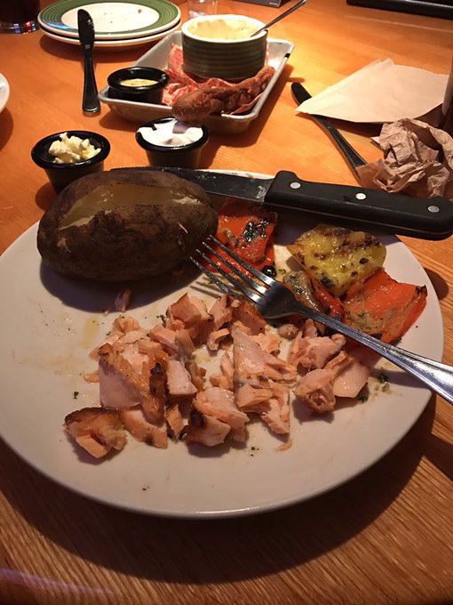 Veggies have way too much butter but salmon is yummy!!! https://t.co/UF8KmcP5hp<a href="/tag/boltsnation"class="tags"><span>#boltsnation</span></a>