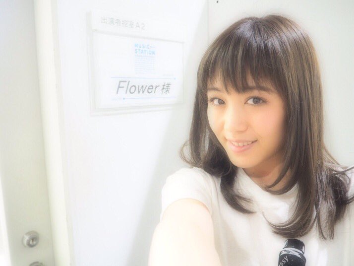 Eg062709's tweet photo. れいちぇるの誕生日が近づいてきたので、、120RT、120いいね目指します。してくれた人全員フォローさせていただきます!!
#鷲尾伶菜の誕生日祝う人RT 
#お迎えいきます 
#仲良くしてくれる人RT https://t.co/gFReinfdpU