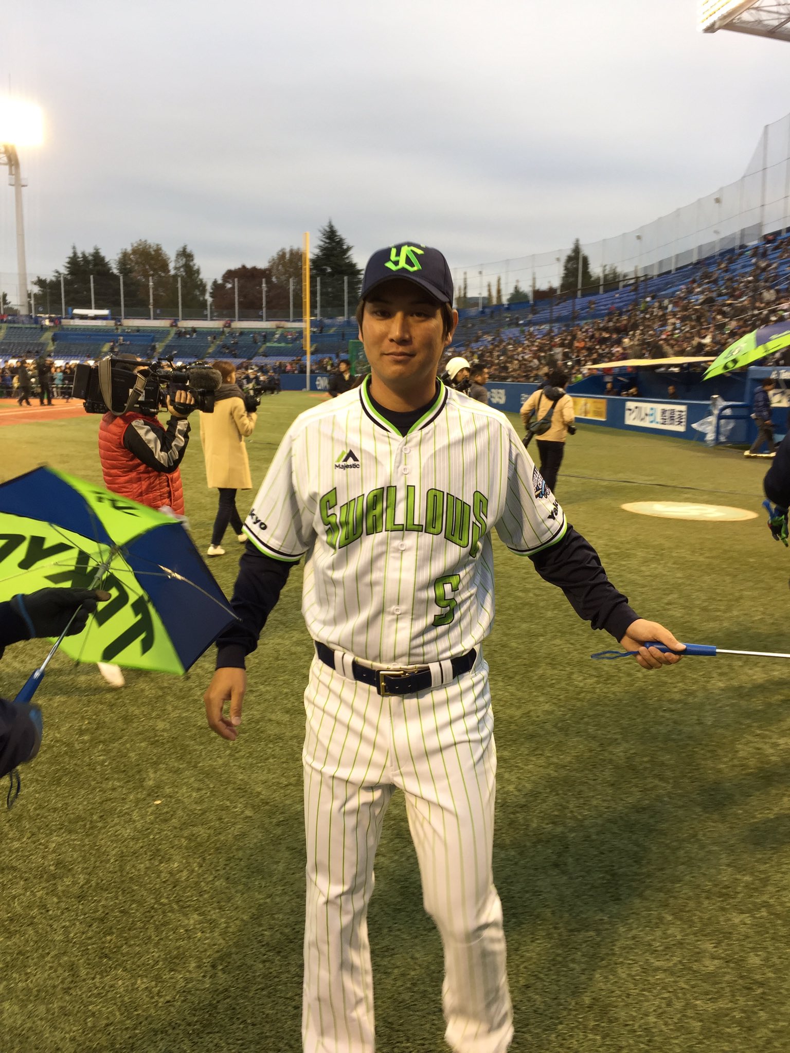 東京ヤクルトスワローズ公式 17スワローズクルー ユニホーム お披露目でした T Co Cxsecaz1j7 Twitter