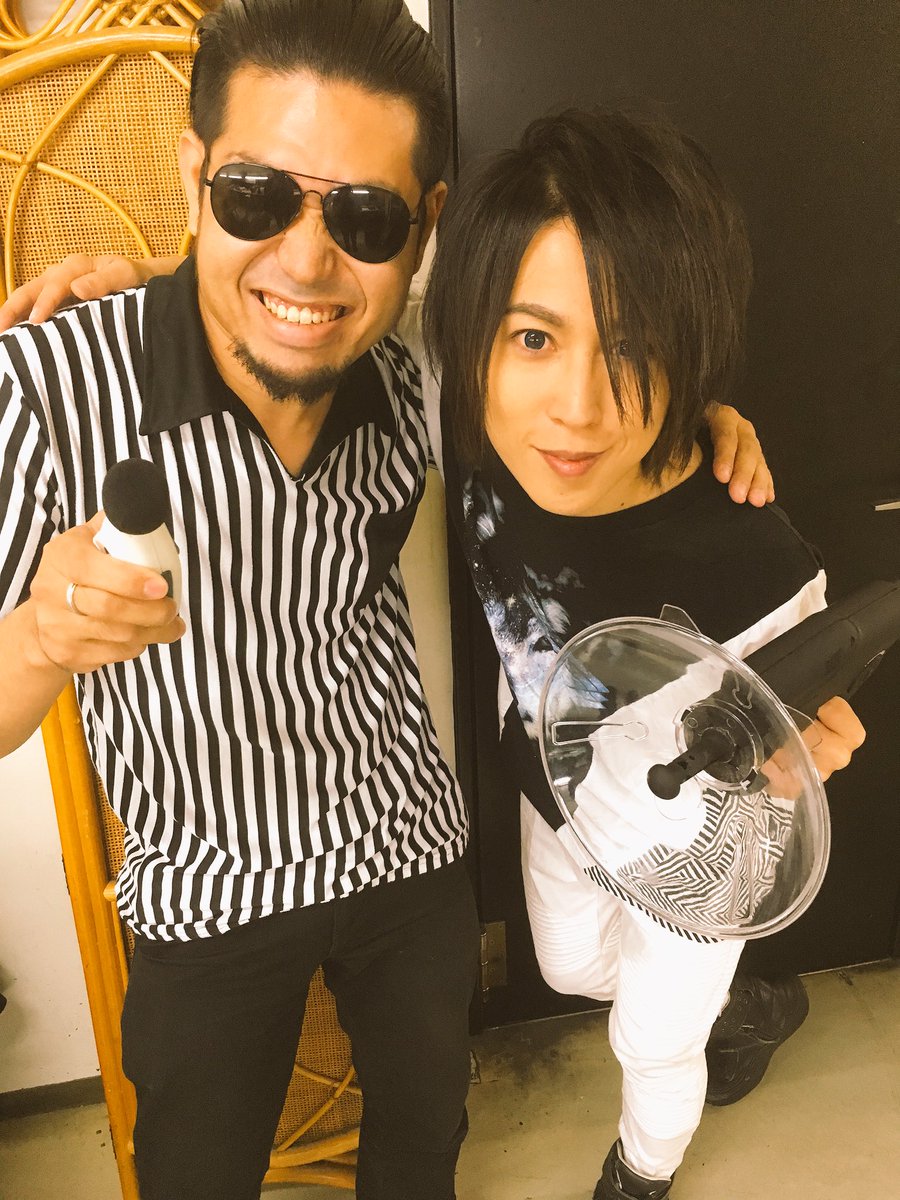 VersuS2016EXTRA's tweet photo. 本日名古屋VersuS極彩！
昨日の極悪では337ptとかなりの高得点をマークしております
果たして本日の極彩では勝てるのか！？

今日は極彩ということでmasatoさんとパチリ
39度のお願い��末やっと写真を撮れました

なんか極悪と極彩って感じがスゴイ、笑
39(サンキュー) https://t.co/DBuoOaqGxz