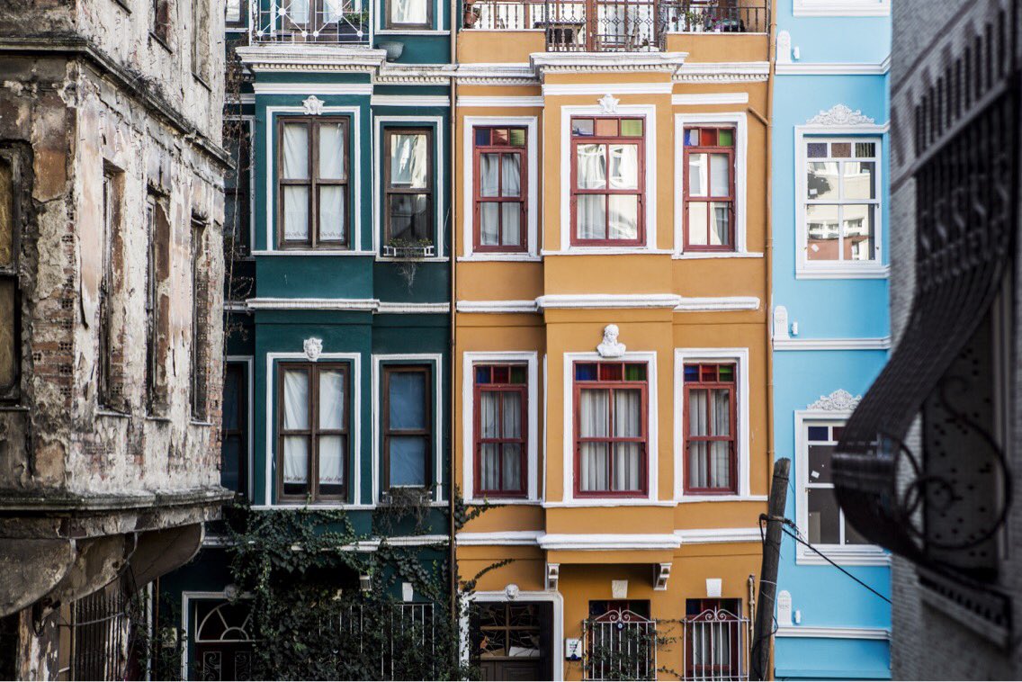 bonemagazine's tweet photo. From Balat with love. Kasım sayımızda klasikleri ve yeni sürprizleri için Balat sokaklarındayız. #bonemagazine #novemberissue https://t.co/CZ9tQcIKCV