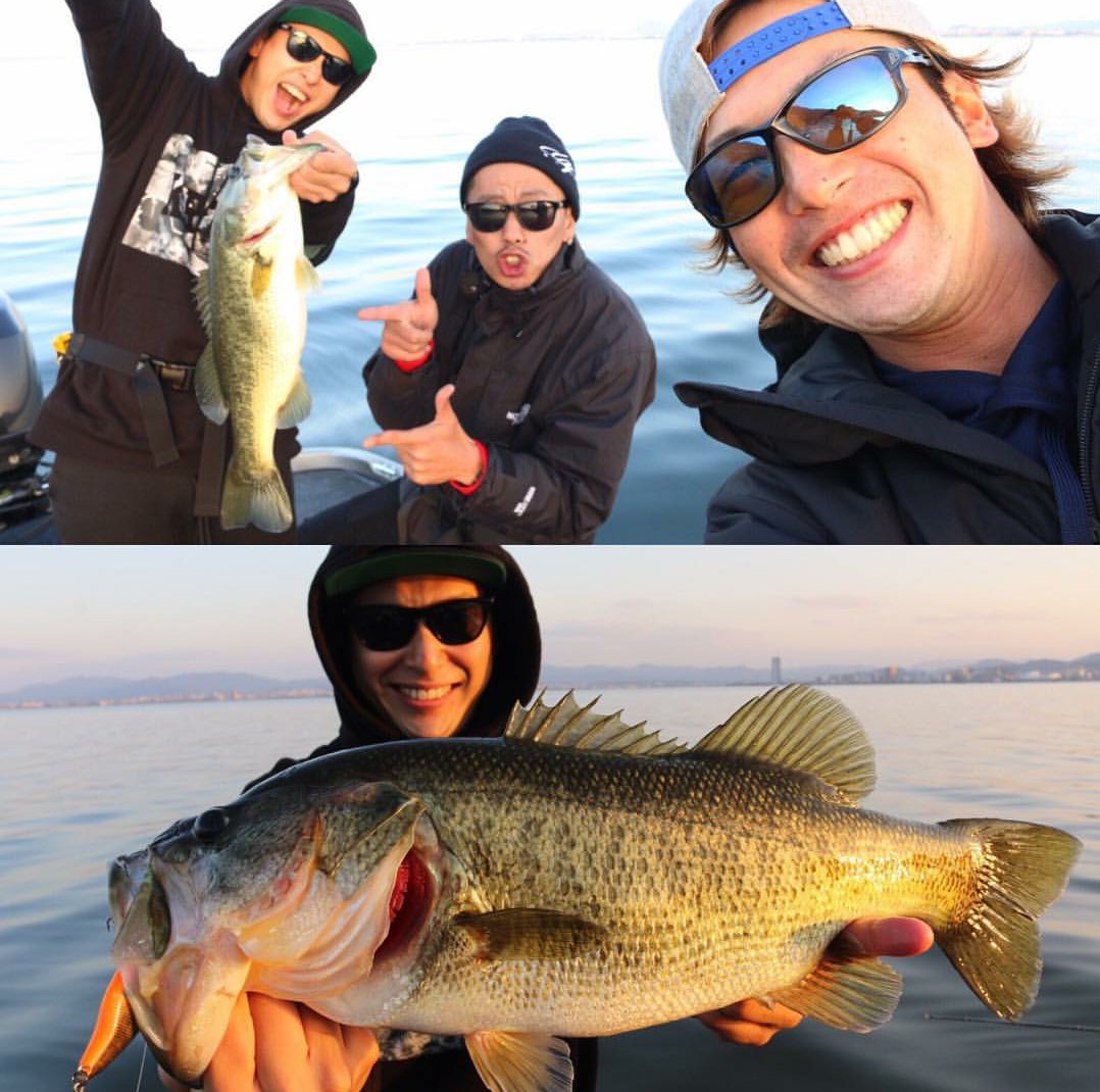 山下健二郎 琵琶湖にはモンスターバスが住んでました この日の釣果は数えてないですが 多分40匹ぐらいリアルに釣れました 笑 笑いが止まりません 笑 夕方ラストには52センチ炸裂して最高でした 3人とも50アップ釣れて幸せな1日 ガイドの
