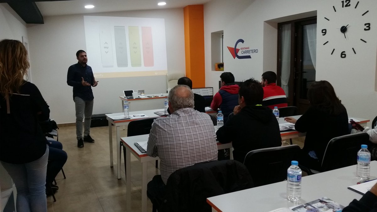 CarreteroPVC's tweet photo. Apostando por la formación.
Curso de domótica y motorización  de la mano de @somfy en nuestra aula para profesionales. #ventanasdecalidad. https://t.co/cozGO2rRB4