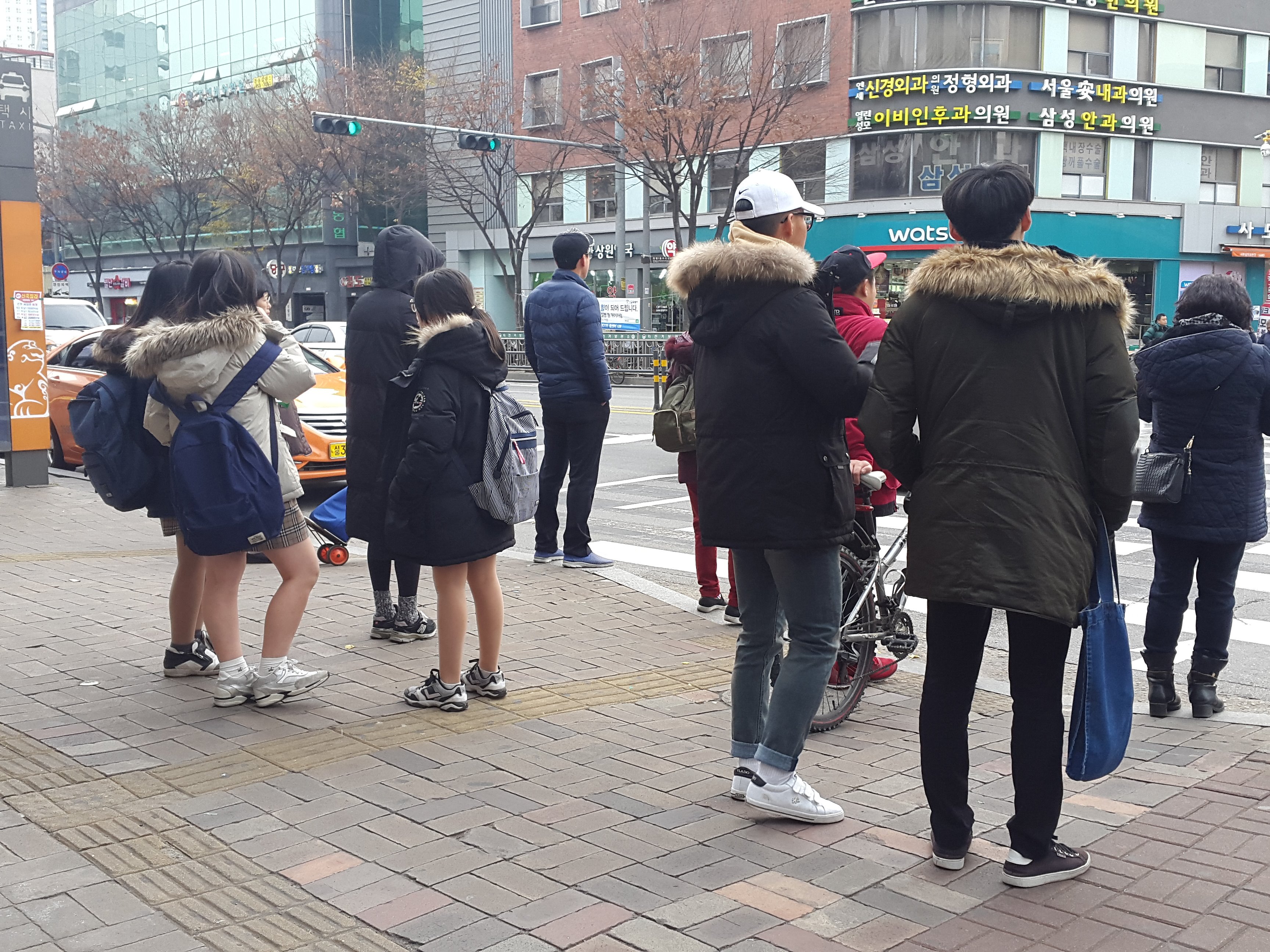 تويتر 韓国旅行 コネスト على تويتر 11月23日15 時点 コネストがある街の気温は3 体感温度マイナス1 現地の方の多くがダウンジャケット 手袋を着用しています 明日の最低気温はマイナス6 まで下がり 今秋一番の寒さになるようです ソウルの天気予報