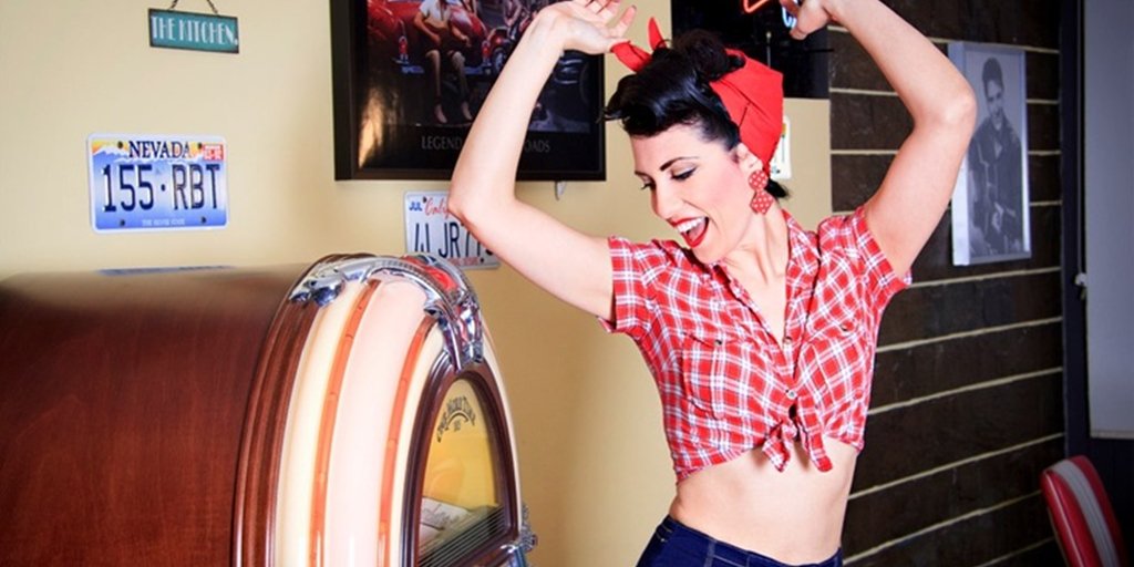 Ima li ih još uopće u Zagrebu? #JukeBox 
#NationalJukeboxDay #music #vintage #pinupgirl #pinupgirlstyle #colorful #happy #smile #fun #dance