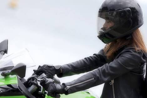 赤×ピンク｣観た！ ｢仮面ライダー555｣に出てた芳賀優里亜さんninja250