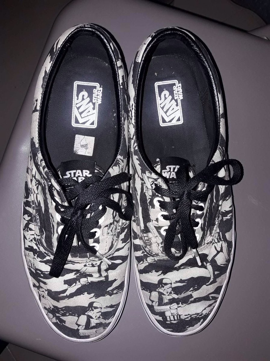 projectdaniel1's tweet image. Meron din kaming ibebenta na Vans! Available tomorrow sa booth namin! Dm us for more info 😊