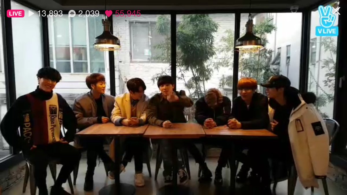 markstouch's tweet photo. #하드캐리 마지막회 촬영이라뇨😭😭😭 100회 해주세요 죽어도 못보내요!!!!!! #갓세븐 덩어리들 제일 재미있고 웃긴대😭💚 #GOT7 #마크 #Mark https://t.co/MMl3bTWW1B