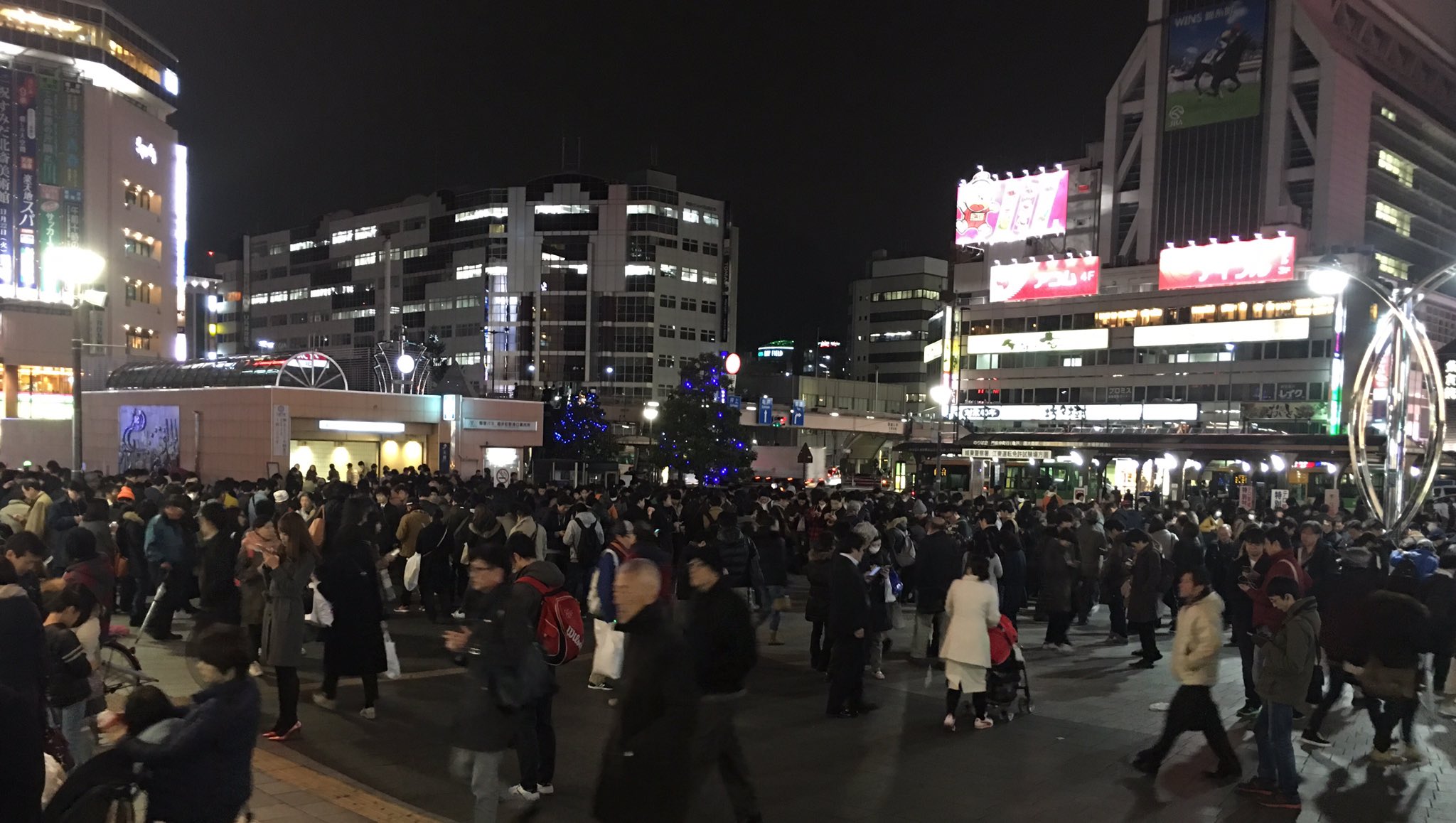 ゆきしば ドラクエウォーク 祝日17 30 錦糸町はディズニーなら入場制限がかかるレベルの混み方です ご査収ください ポケモンgo T Co 5ny4j6tkrk Twitter