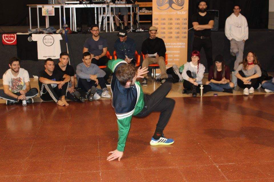 Mira cómo nos lo pasamos en la #CasaDeLaJuventud con <a href="/Sonambulos_/">Sonámbulos</a> y <a href="/AsociacionEoEo/">Asociación EoEo</a> 👌