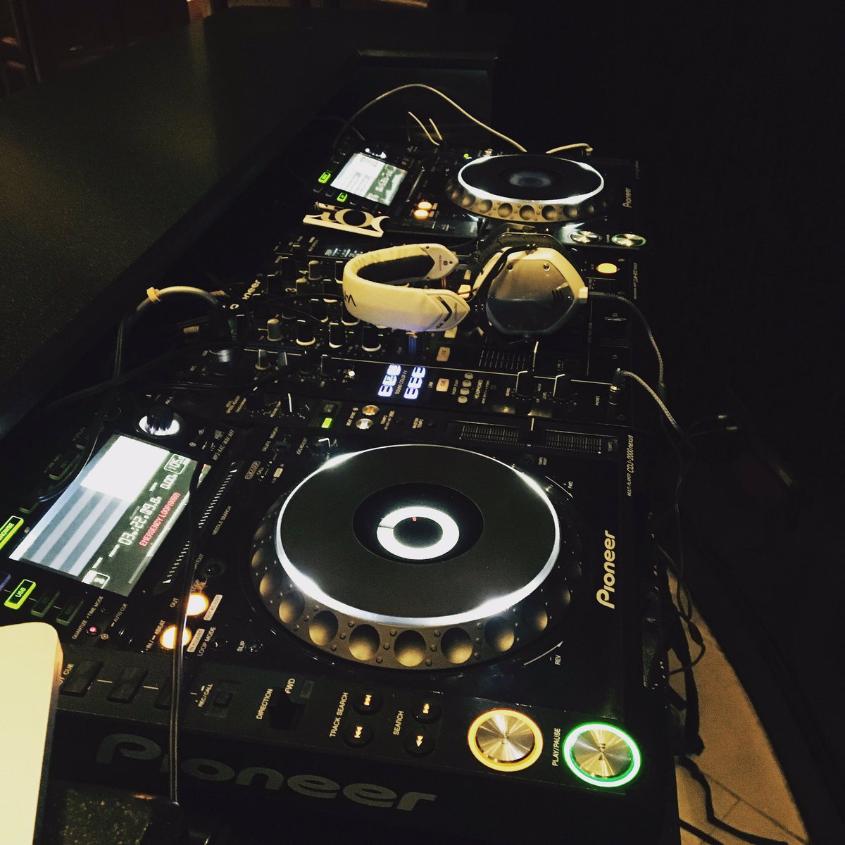 Its a step closer to the weekend so get your grove on with the best Deep House &amp; Nu Disco tunes with me Double Decker from 7pm! #deephouse