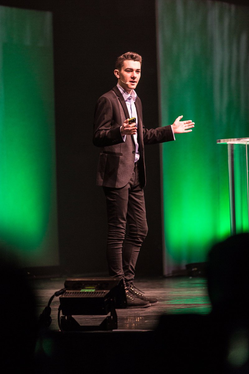 wolterskluweruk's tweet photo. Insight for #accountants from a young entrepreneur's perspective @TowersBen at #moveon16 https://t.co/6Pdpne4qda