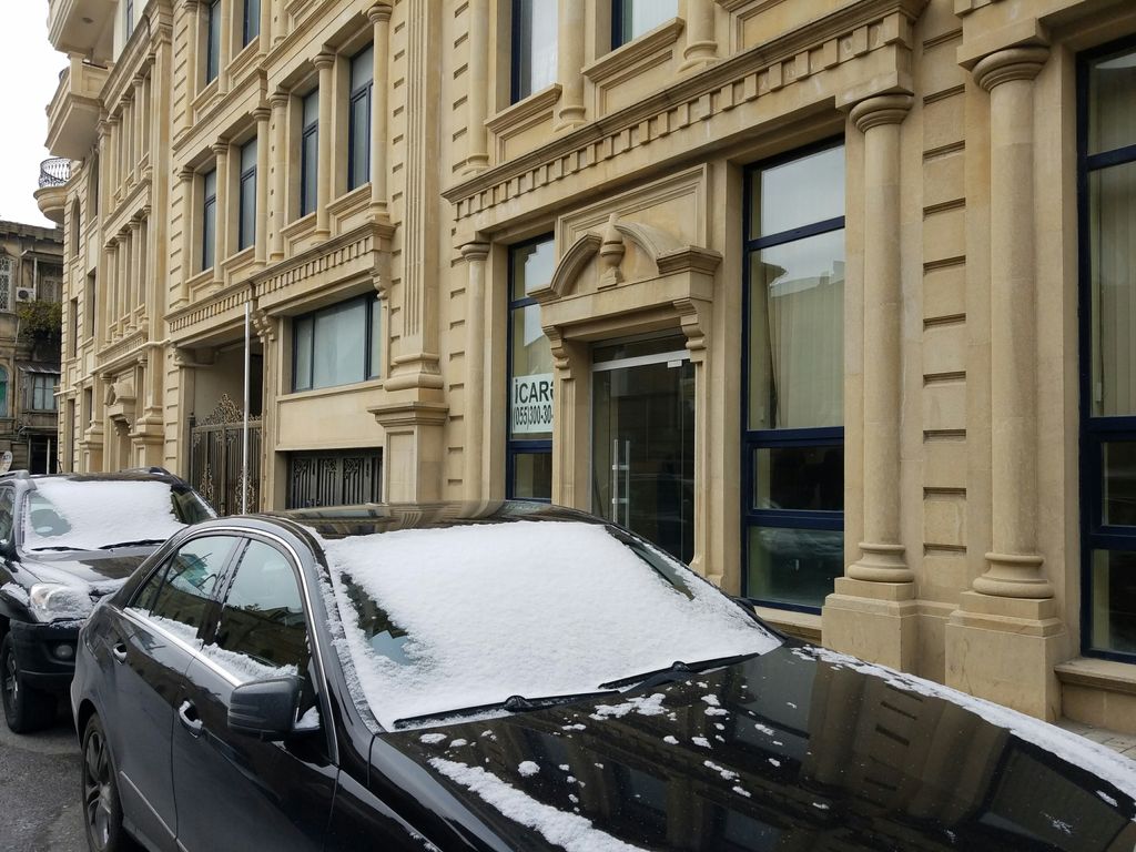 First snow of the season in Baku! It'll take another foot to remind me of Michigan though ;) #Baku #Michigan #Americanabroad