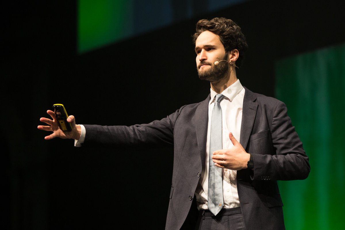 wolterskluweruk's tweet photo. "Change before you have to." A key message from @danielsusskind during his #moveon16 presentation https://t.co/GAh4OLqYYX