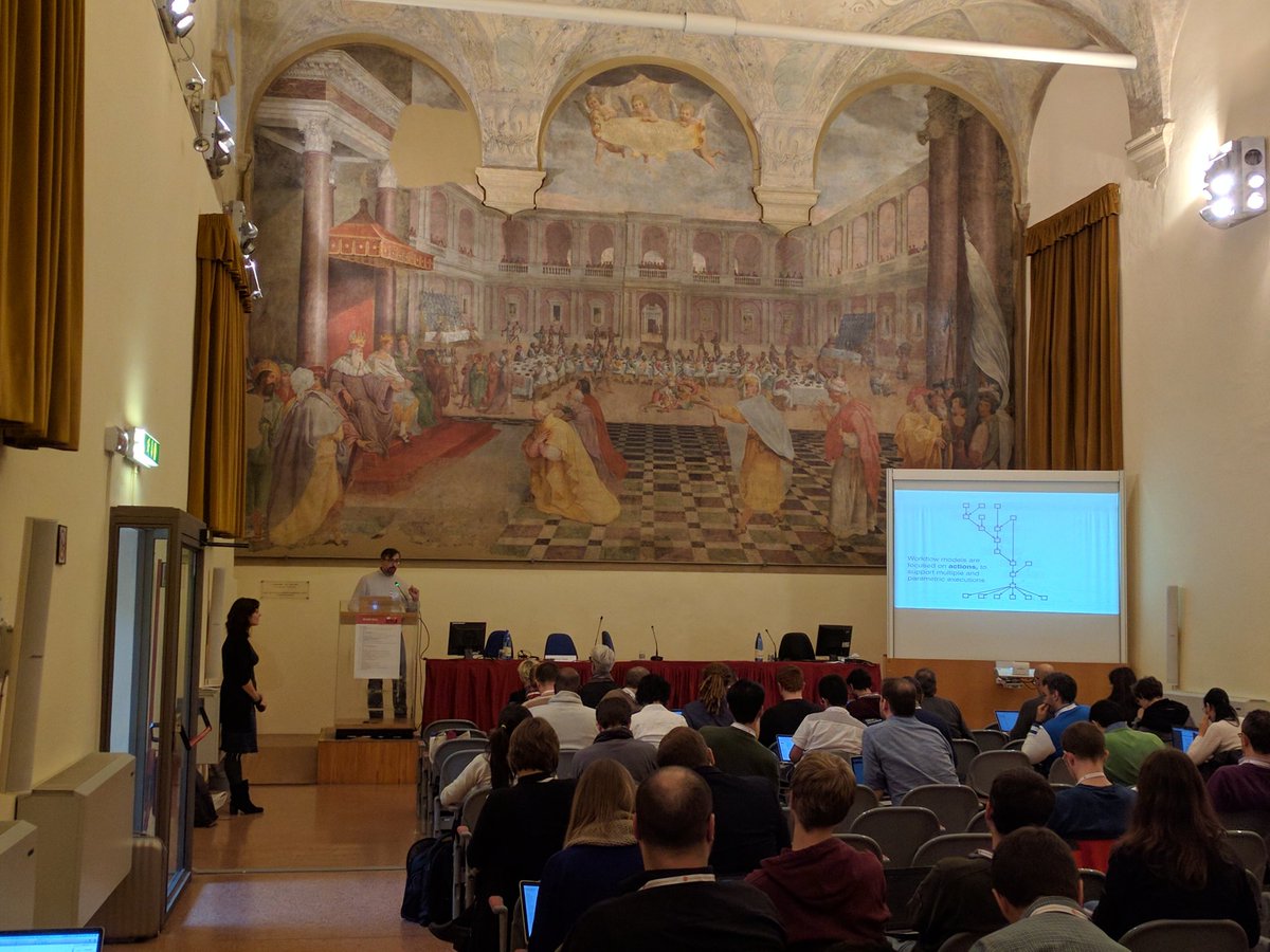 @enridaga presents a brilliant work on workflows at #EKAW2016 <a href="/kmiou/">KMi</a>