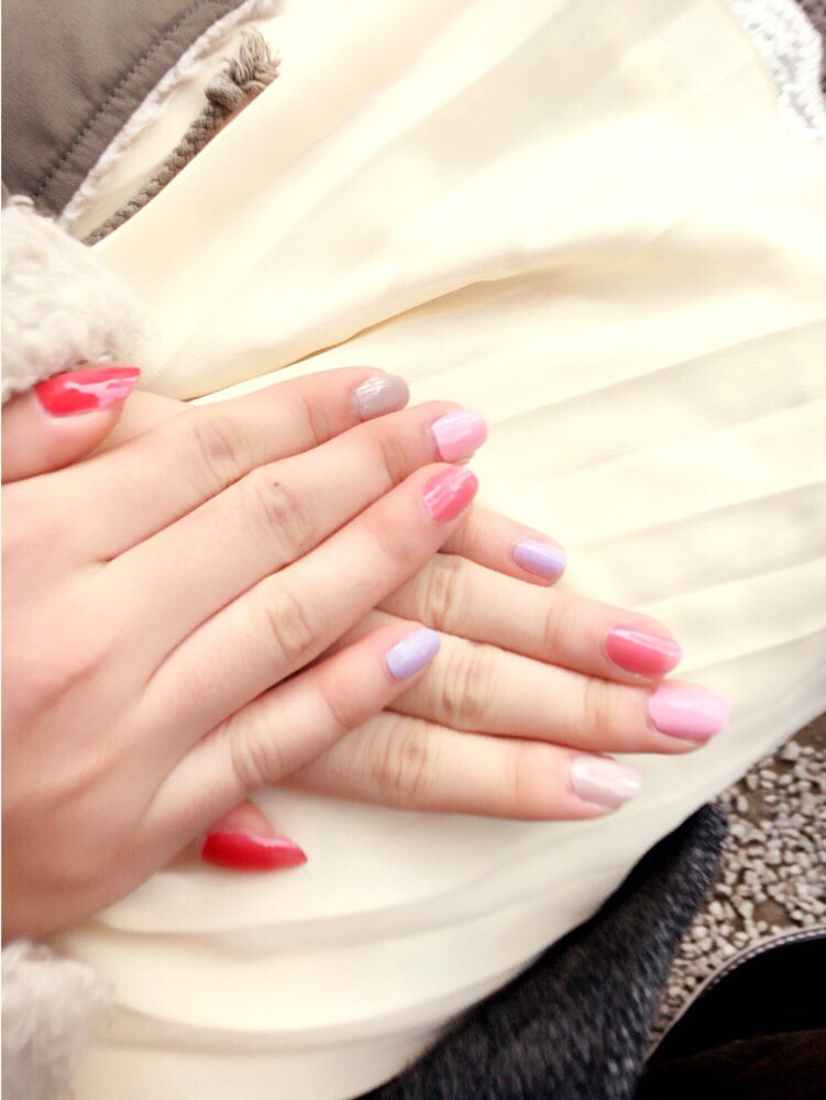 しおんしゃ 歌う人 Ar Twitter 嵐山でネイルを なんと無料で 体験してきた マニキュア特有のにおいがなくて からだにいい成分だけでできてるって ツヤが綺麗でめっちゃ嬉しい 桃肌こすめ 胡粉ネイル