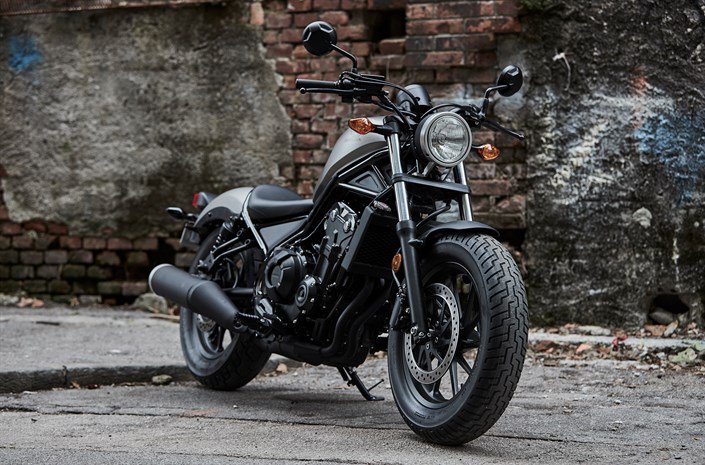 Honda introduces new Rebel 500 and 300 bikes:

motorbiketimes.com/news/makes/hon…