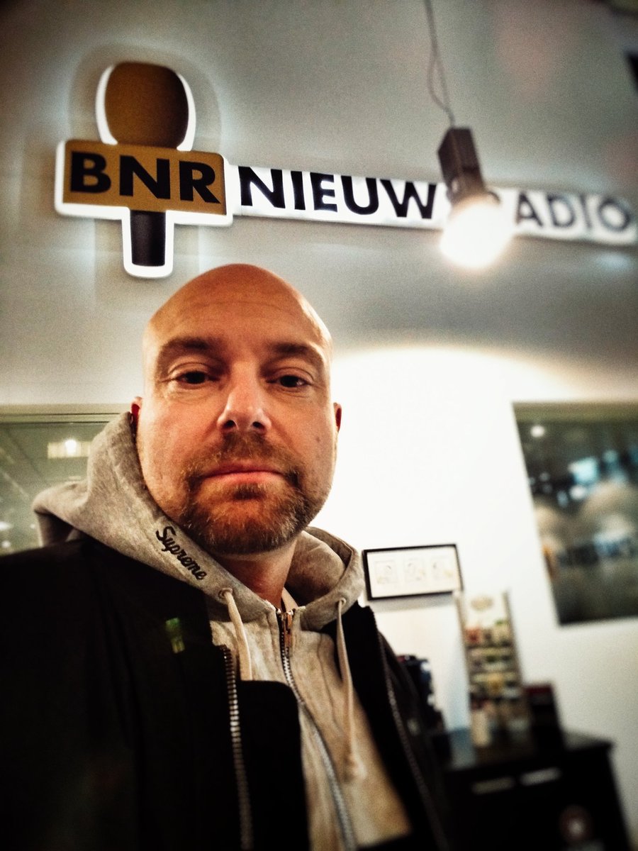 GKBoris's tweet photo. Om 1500 uur live bij @BNR @hmblank @bnr om te praten over privacy, de ams-ix. #checkhet https://t.co/9A7vtgqicb