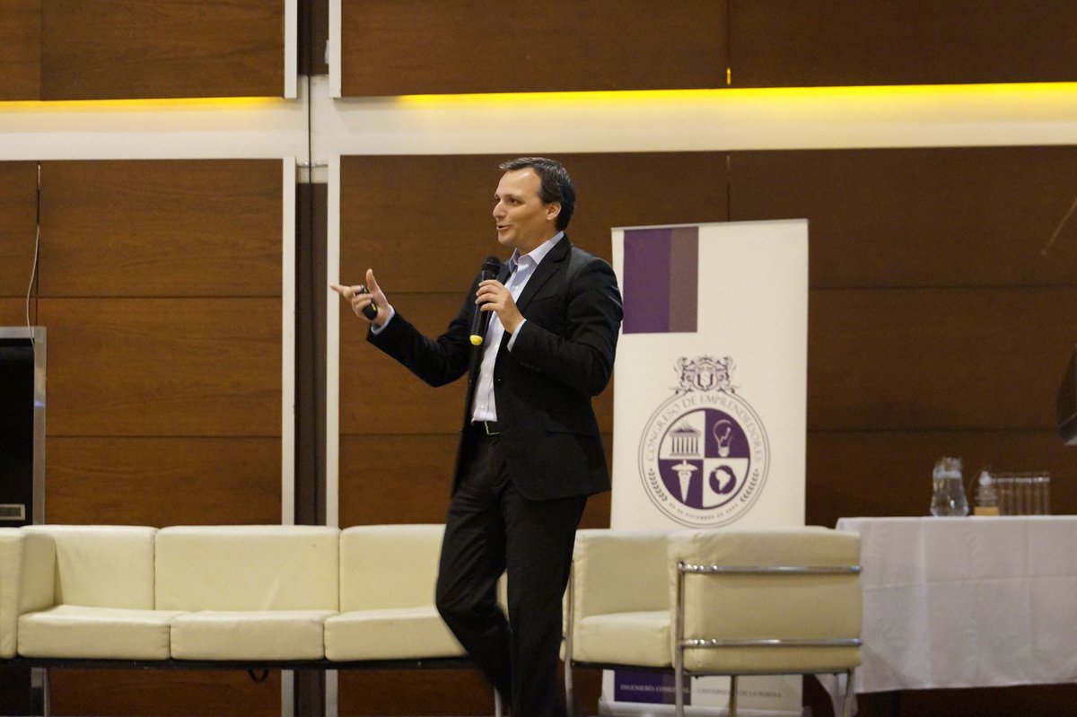 CongresoULS's tweet photo. Muchas gracias por tu participación @ArturoHerreraS por ser parte de este XI congreso de emprendedores ! https://t.co/eylF3uA0qw