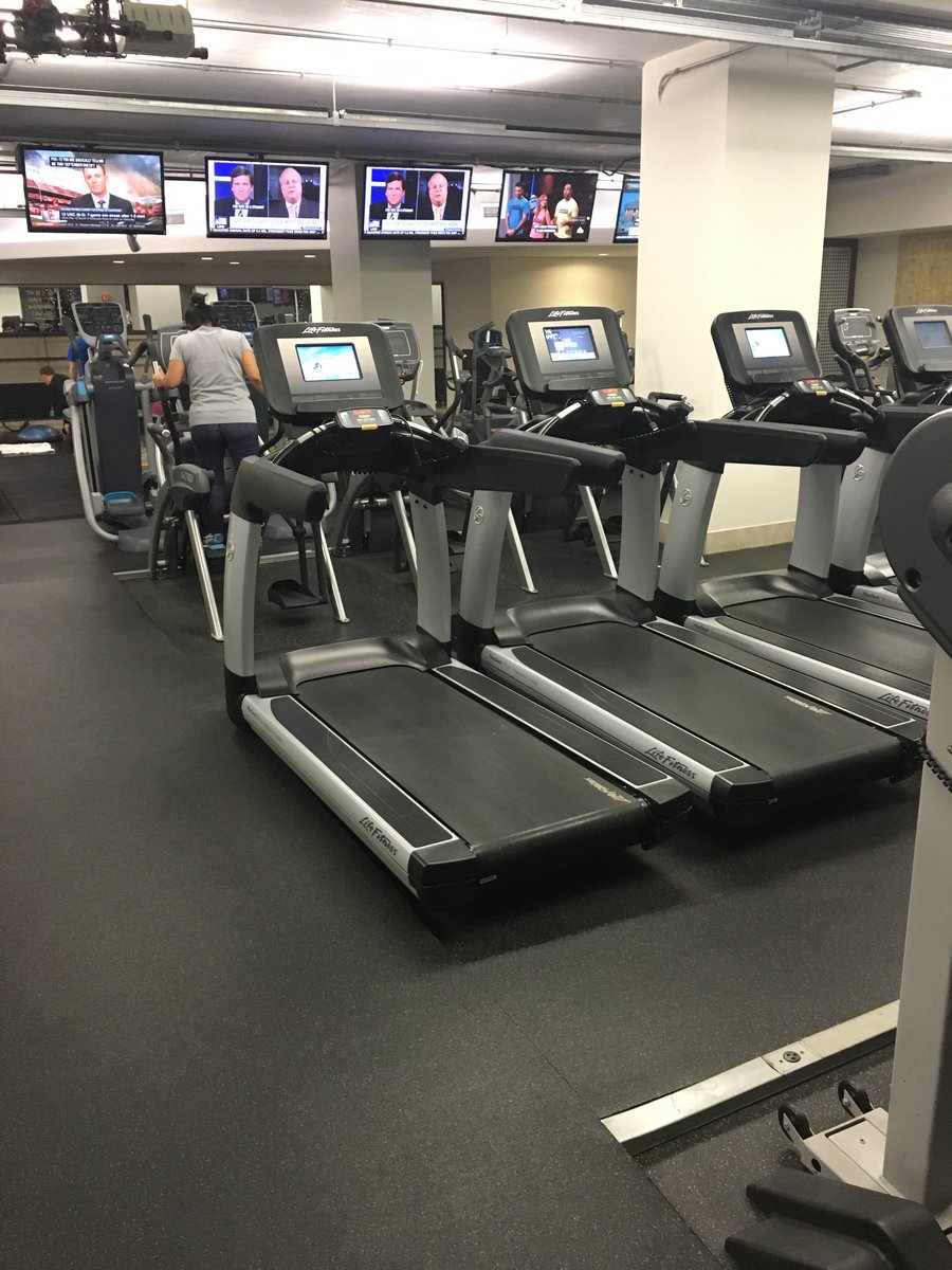 sammy_markland's tweet photo. Day 23: only a few more of these workouts with @JacobLensing before we eat our body weight in turkey #ftifit #2pointer https://t.co/cWSlpMAC7o