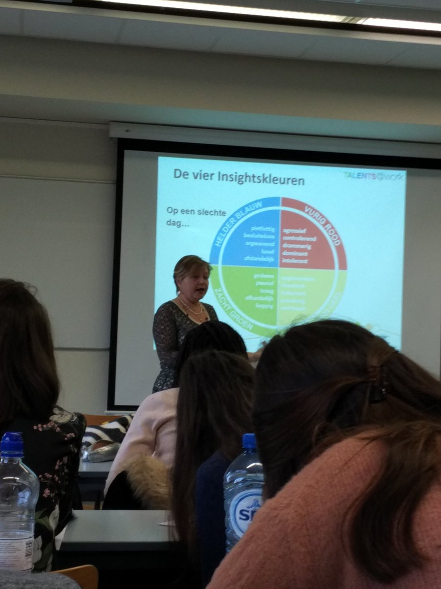 EmilieDauwe's tweet image. Kleur bekennen, welk kleur ben jij? persoonlijke vaardigheden met @VeronikaWuyts #emsdmc #personalitytesting