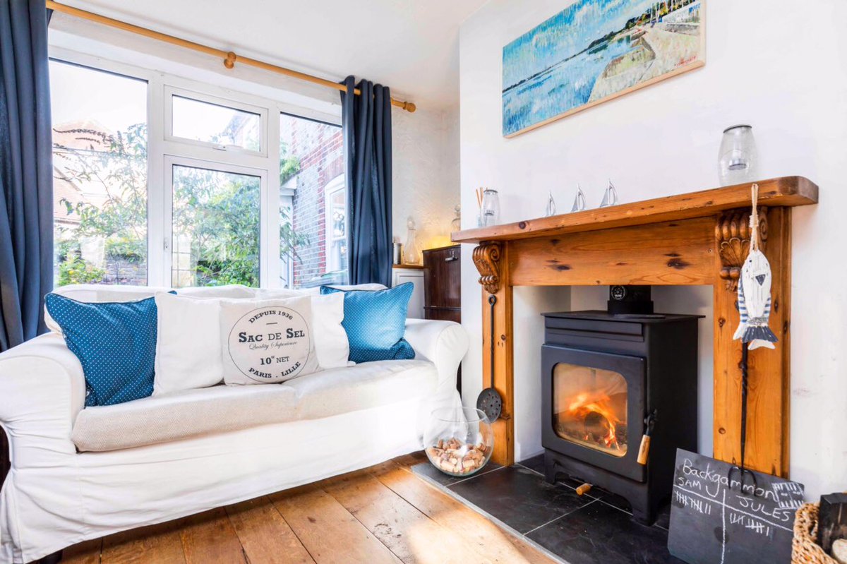 Chilly outside? Come &amp; take a look at this cosy cottage coming onto the market today in central #Emsworth <a href="/EmsworthLife/">Emsworth Life</a> @PropertyHants