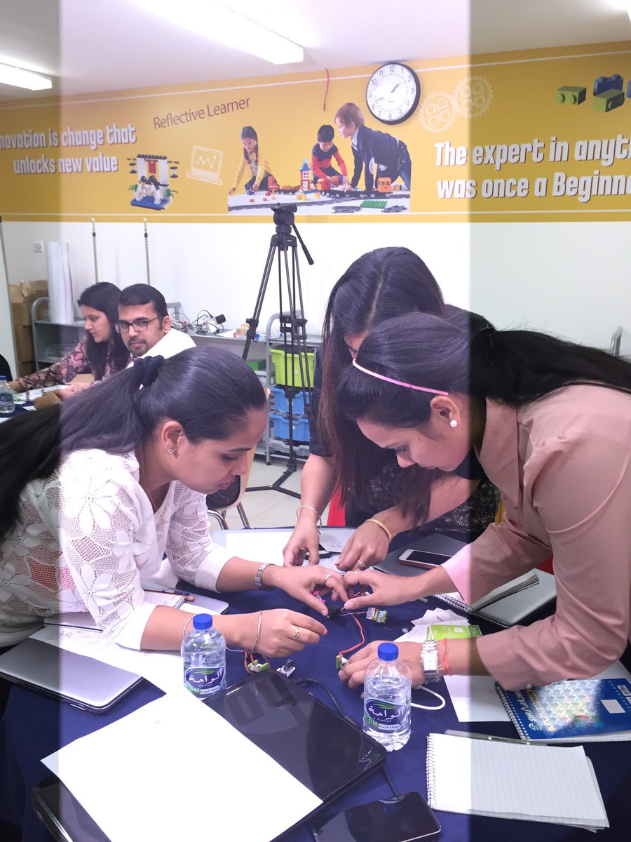 riteshdhanak's tweet image. #Inventforgood with #littlebits @DxbModern Teachers from @gems_me #UAE_Innovate